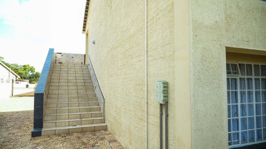 8 Bedroom Property for Sale in Flamwood North West